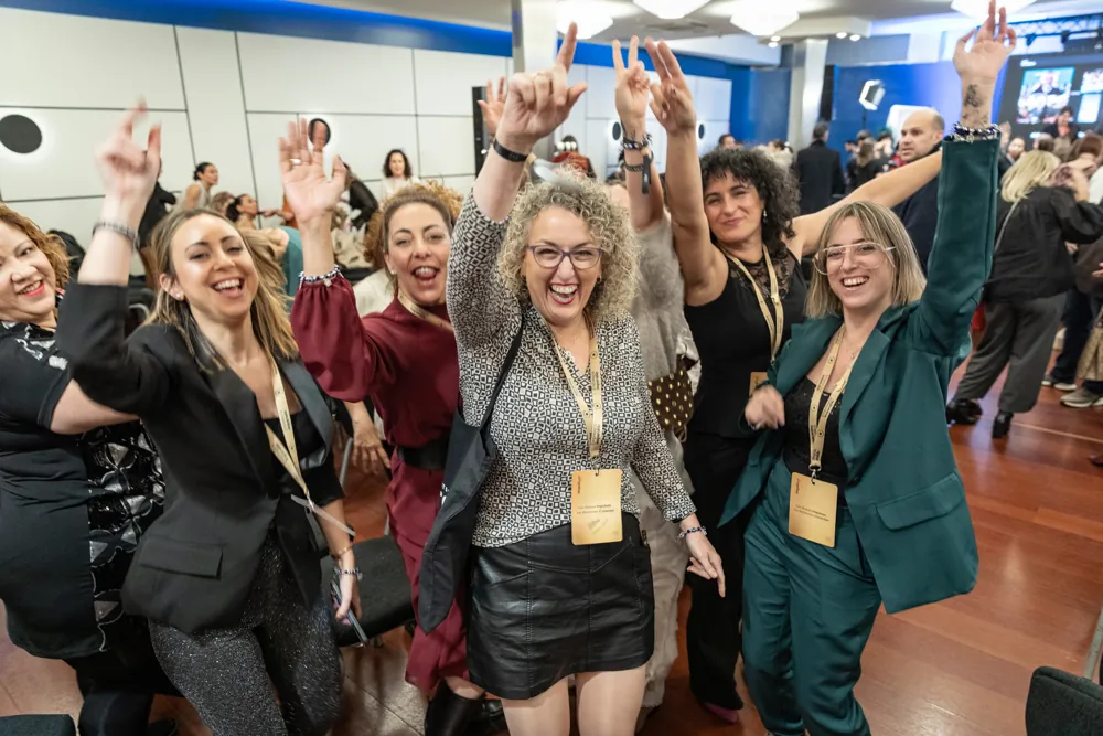Alumnas celebrando en Estetic Evolution
